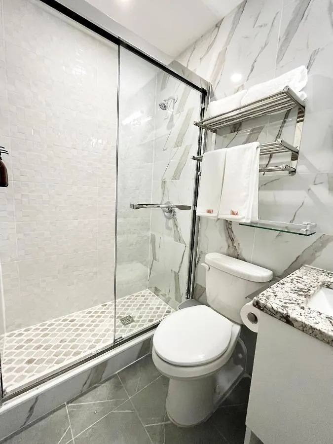 Starlight Hotel Near Lga Airport Нью-Йорк