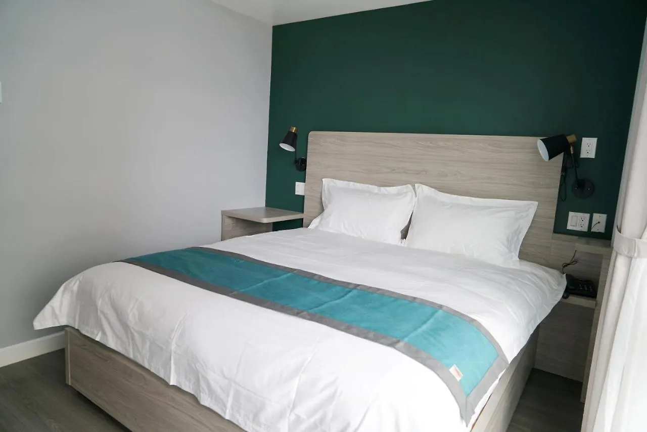 Starlight Hotel Near Lga Airport Нью-Йорк США