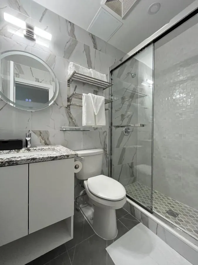 Starlight Hotel Near Lga Airport Нью-Йорк